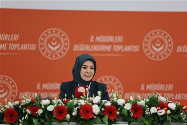 Bakan Göktaş, tedavi altına alınan askerleri ve ailelerini ziyaret etti