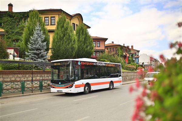 Eskişehir Büyükşehir Belediyesi'nden yılbaşı düzenlemesi