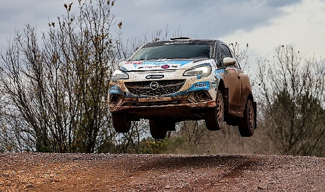 İstanbul Rallisi'nde yarışmacılar Petlas lastikleriyle zirvede
