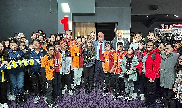 Mustafakemalpaşa belediyesi'nden gençlere ücretsiz Atatürk filmi