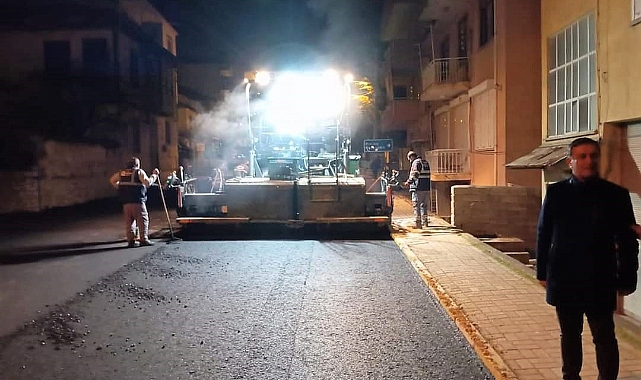 Elmalı'da sıcak asfalt çalışmaları sürüyor