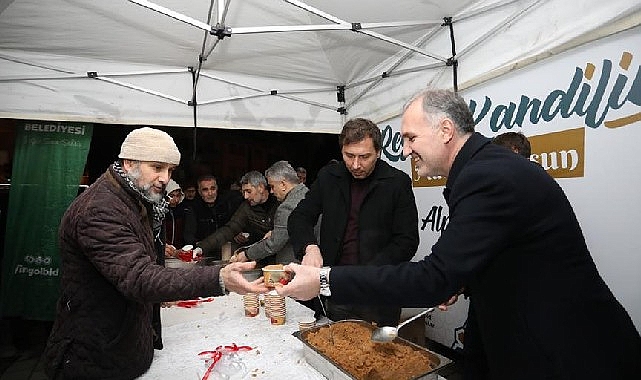 Kandil Helvası Hacı Lütfullah Camisinde İkram Edildi