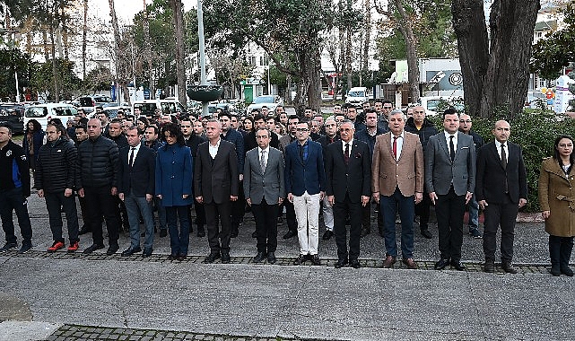 Kemer Belediyesi'nde şehitler için saygı duruşu
