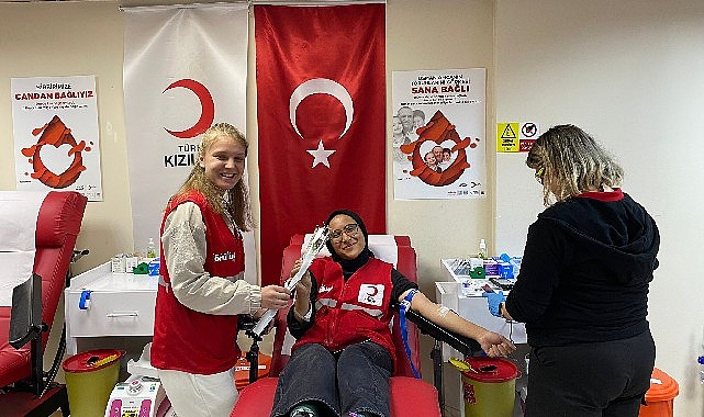 Kızılay Kadın Gönüllüleri'nden “Candan Bağlıyız" Kampanyasına Destek