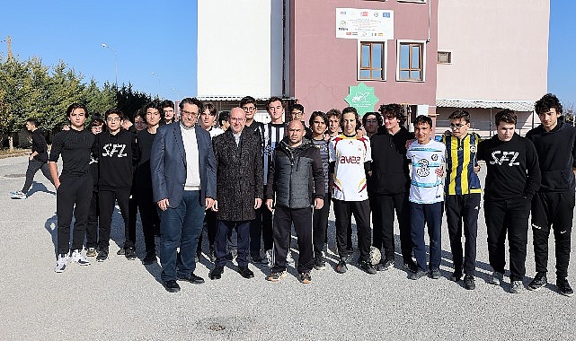 Selçuklu fen lisesi'ne kapalı spor salonu ve suni çim saha kazandırılıyor