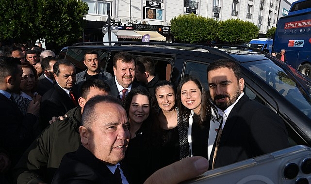 Başkan Böcek Gazipaşa Seçim Koordinasyon Merkezi'ni açtı