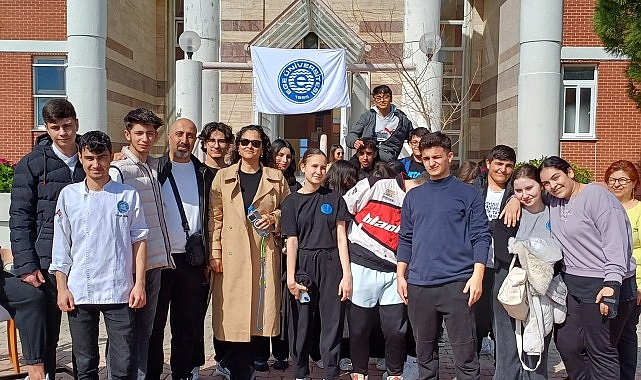 Ege Üniversitesi 'İstihdam ve Kariyer Günleri'nde öğrenciler turizmcilerle buluştu