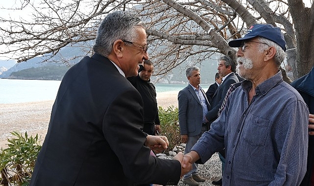 Kemer Belediye Başkanı Necati Topaloğlu, Çıralı'da vatandaşlarla halk toplantısında bir araya geldi