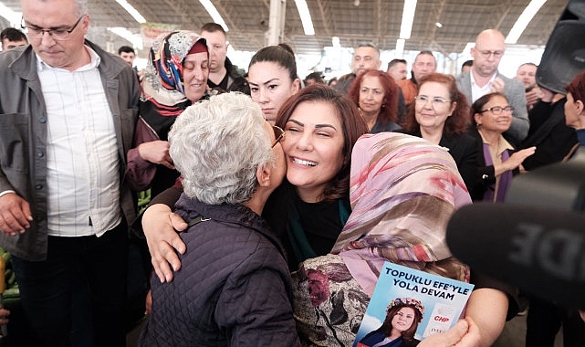 Aydın Büyükşehir Belediye Başkanı Özlem Çerçioğlu, Efeler Kapalı Pazaryeri'nde vatandaşlarla bir araya geldi