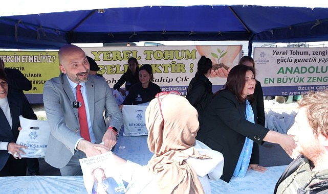 Aydın Büyükşehir Belediye Başkanı Özlem Çerçioğlu, Söke Belediye Başkanı Mustafa İberya Arıkan ile birlikte Söke'de vatandaşlarla bir araya geldi