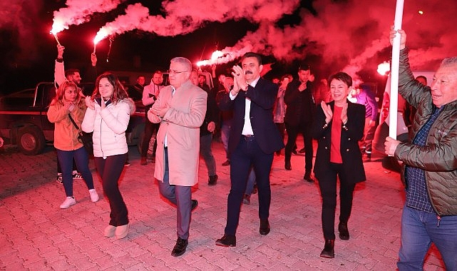 Başkan Kırgöz'e Dede Ocağı Kıratlı'da Zeybek Sürprizi