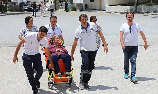 Büyükşehir Ekipleri Vatandaşları Sandığa Götürecek