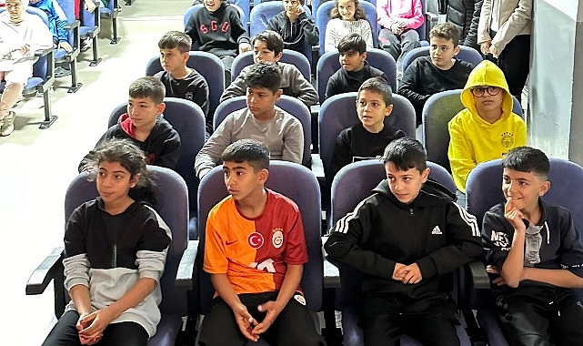 Egeli gençler, Türkiye'nin Milli Teknoloji Hamlesi yolculuğunu TEKNOFEST kuşağına anlatmaya devam ediyor