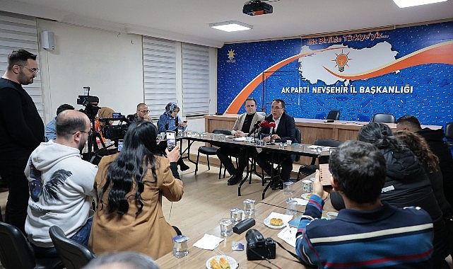 Nevşehir Belediye Başkanı ve AK Parti Belediye Başkan Adayı Dr. Mehmet Savran, iki aylık belediye başkanlık maaşını Mehmetçik Vakfı'na bağışladı