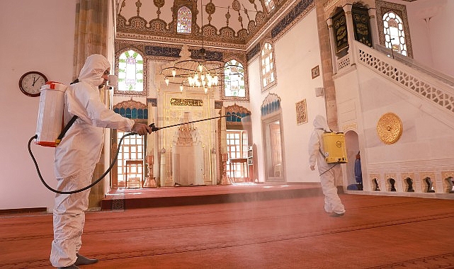 Nevşehir Belediyesi tarafından yarın başlayacak Ramazan ayı nedeniyle il merkezindeki camilere gül suyu sıkıldı