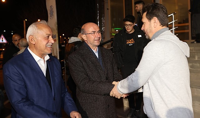 Selçuklu Belediyesi'nin her yıl ramazan ayında ilçe sakinlerinin coşkusuna ortak olduğu “Teravih Buluşmaları" ilk teravih namazıyla birlikte başladı.