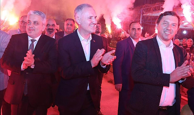 31 Mart Mahalli İdareler Seçimlerine ilişkin değerlendirmelerde bulunan İnegöl Belediye Başkanı Alper Taban, “Önümüzde güzel bir 5 yılımız var. Hizmet seferberliğimizi sürdüreceğiz" dedi.