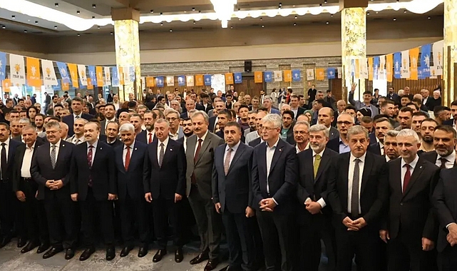 AK Parti yine salona sığmadı: