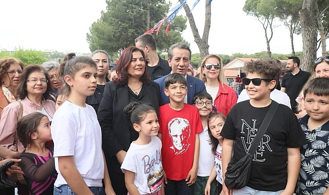 Aydın Büyükşehir Belediye Başkanı Özlem Çerçioğlu, Efeler Belediye Başkanı Anıl Yetişkin ile birlikte Tekstil Park'ta çocuklarla bir araya geldi