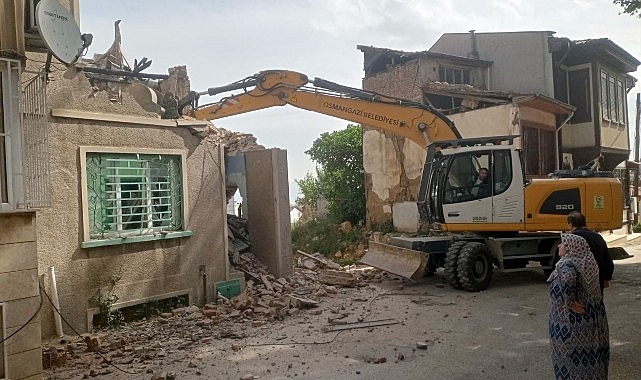 Başkan Aydın'dan metruk bina talimatı