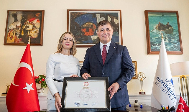 Başkan Cemil Tugay görevi devraldı “Şehrimize, Atatürk'e borcumuzu ödeyeceğiz"