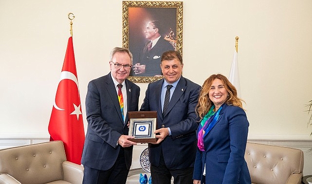 Başkan Tugay'dan kadın ve çocuklara yönelik projelere destek sözü