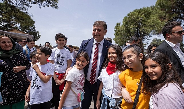 Başkan Tugay Kültürpark'ta çocuklarla bir araya geldi