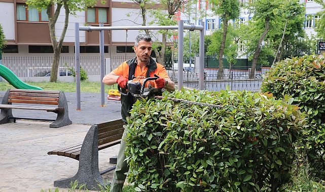 Bayrampaşa'daki parklarda bahar temizliği ve bakım çalışması yapılıyor