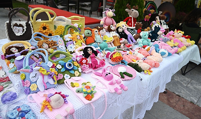 Kemer'de “Üreten ev hanımları" kermesi