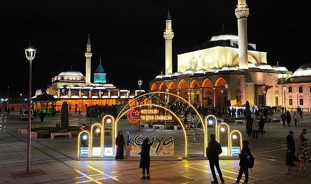 Konya Büyükşehir'in Işıklı TAG'ları Şehrin Ramazan Coşkusuna Katkı Yapıyor