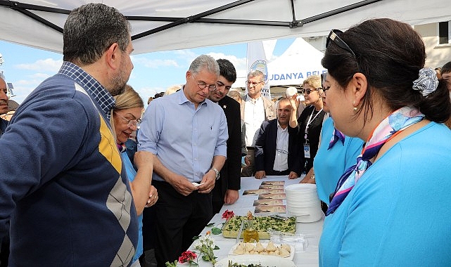 Mudanya Belediyesi Turizm Haftası etkinlikleri kapsamında Girit yemekleri ve lezzetleri Mütareke Meydanı'nda düzenlenen “Girit Mutfağı Lezzet Şöleni" etkinliğinde tanıtıldı