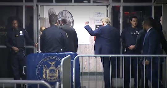 Trump mahkum edilmesinin ardından kararı ''rezalet'' olarak nitelendirdi