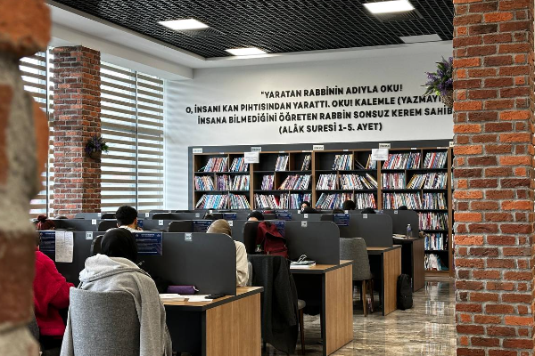 Kağıthaneli YKS öğrencileri millet kıraathanelerinde çalışıyor