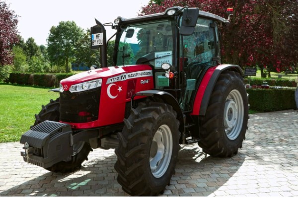 Massey Ferguson, kişiye özel fabrika çıkışlı traktörler ile sektörde bir ilke imza attı