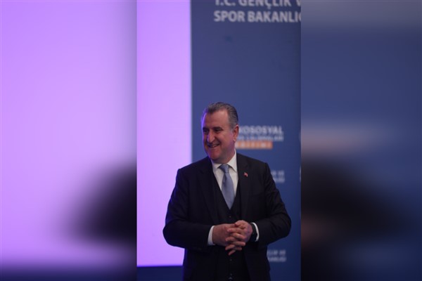 Bakan Bak'tan milli judoculara tebrik