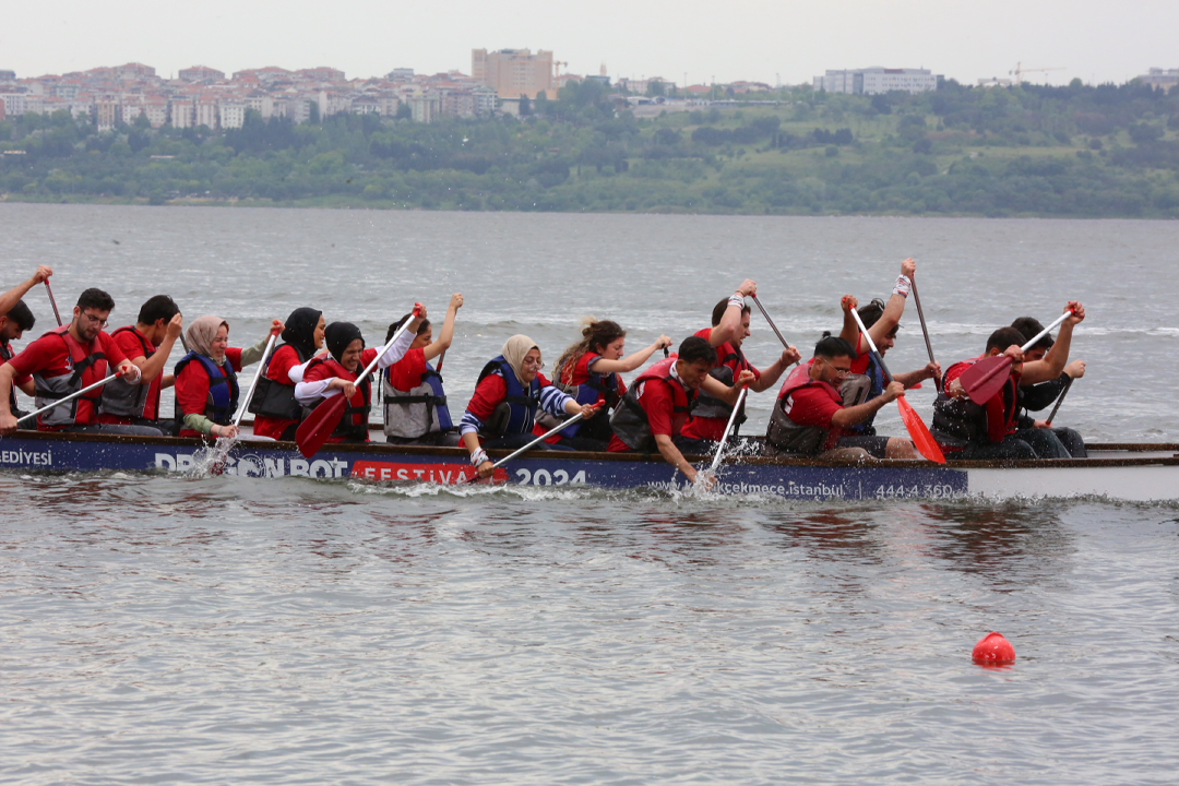Küçükçekmece'de ''4. Geleneksel Dragon Boat Festivali'' düzenlendi