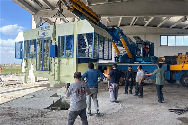 Kayseri Büyükşehir Belediyesi’nden 25 milyon TL’lik beton parke taş makinesi