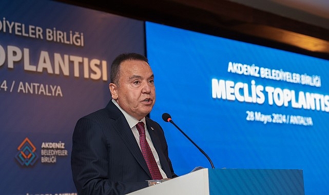 Antalya Büyükşehir Belediye Başkanı Muhittin Böcek, Akdeniz Belediyeler Birliği Başkanlığı'na seçildi