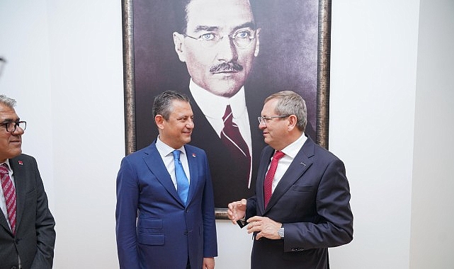 Ayvalık Belediye Başkanı Mesut Ergin'den CHP Genel Başkanı Özgür Özel Ziyarette Bulundu