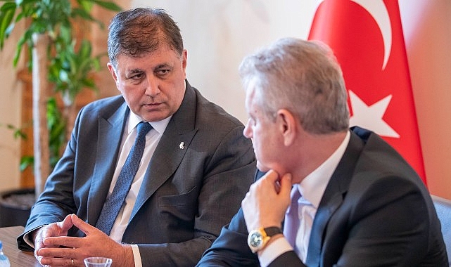 Başkan Tugay: “İzmir'in planlamasını İzmirli mimarlar yapacak"