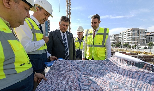Başkan Tugay metro şantiyelerini inceledi Buca Metrosu'nda tünel kazıları ilerliyor
