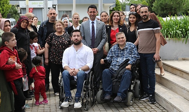 Bayraklı Belediyesi Engelliler Merkezi'ne 'kırmızı bayrak'