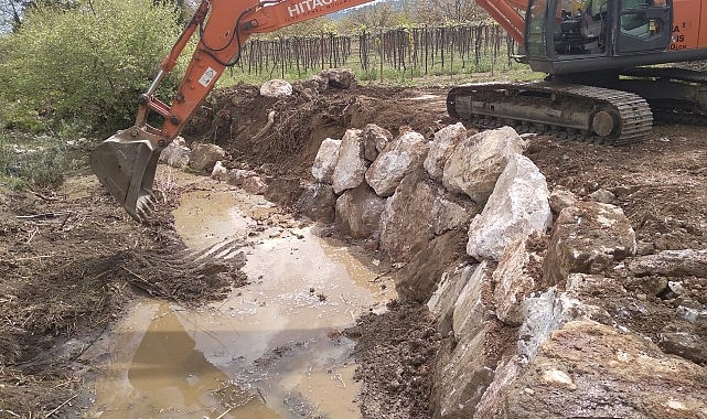 İZSU ekipleri Selçuk'ta derelerden 17 bin ton malzeme çıkardı