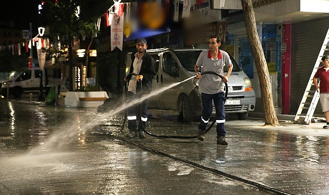 Karşıyaka Çarşısı'nda dip bucak gece temizliği