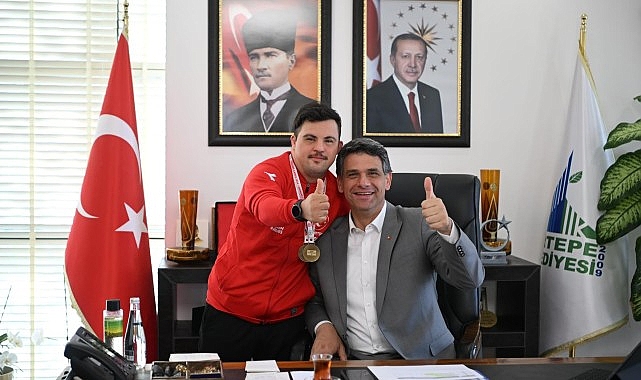 Kartepe Belediye Başkanı Av.M.Mustafa Kocaman, 2. Down Sendromlular Dünya Spor Oyunları'nda şampiyon olan Doğukan Coşkun'u kabul etti