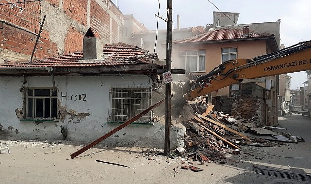 Osmangazi'de metruk bina mesaisi