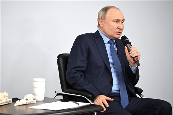 Putin: Vietnam'a yaptığım gezi bana çok güzel izlenimler kazandırdı