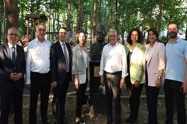 Nilüfer Belediyesi, Nazım Hikmet'i anmak için