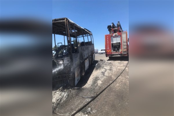 Şanlıurfa'da seçim güvenliği için görevlendirilen emniyet aracında yangın çıktı