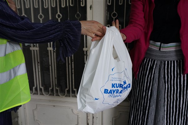 Beylikdüzü'nde 4 bin aileye kurban bağışları ulaştırıldı